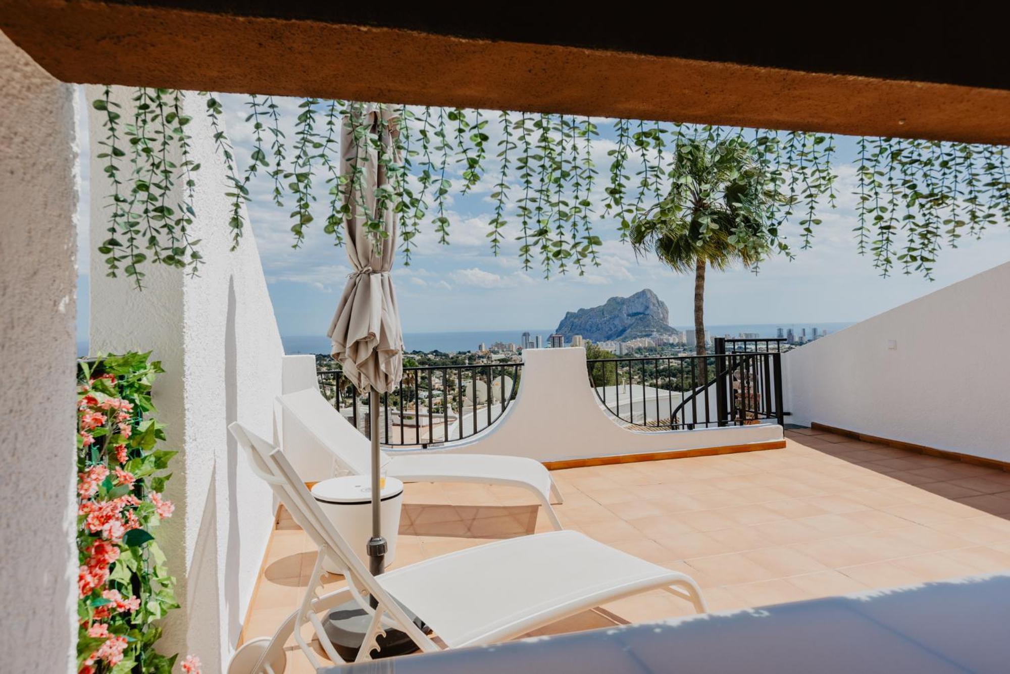 Casa Sunrise - Costa Blanca House With Rooftop, Swimming Pools And Panoramic Sea And Calpe Views Exterior photo